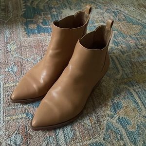 Universal Thread Boots